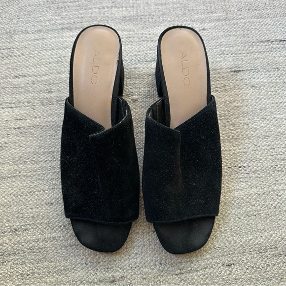 Black Velvet Aldo Heels - Picture 2 of 8